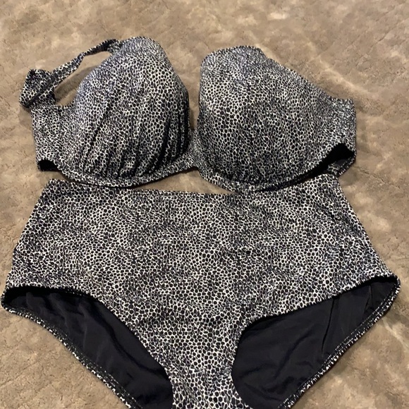 Freya Bikini top and bottoms - Picture 3 of 6